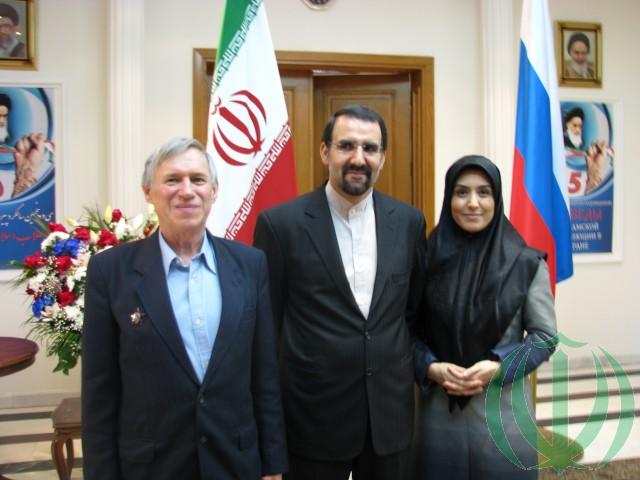 В.Н. Галочкин (слева) и Чрезвычайный и Полномочный Посол Исламской Республики Ирана в России, академик Мехди Санаи с супругой