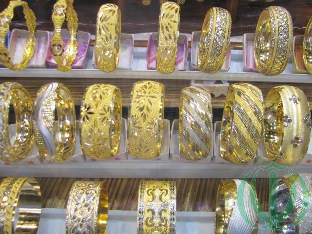 Здесь и ниже - иранское золото