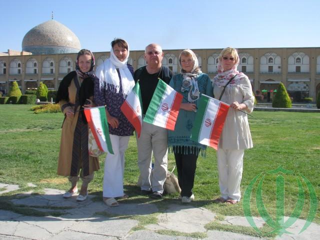 Латвийские Друзья Ирана у мечети Шейх Лотфоллах