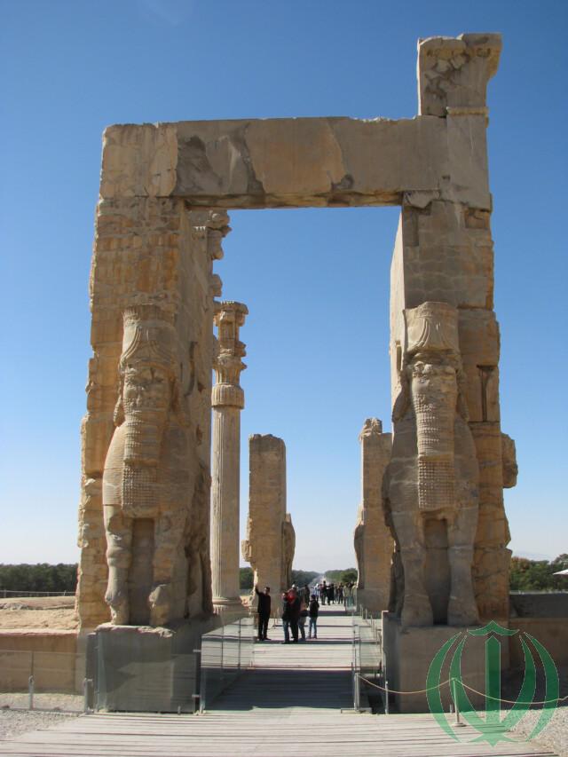 По Фарсу. Тахте Джамшид (Персеполис) По Фарсу. Тахте Джамшид (Персеполис)