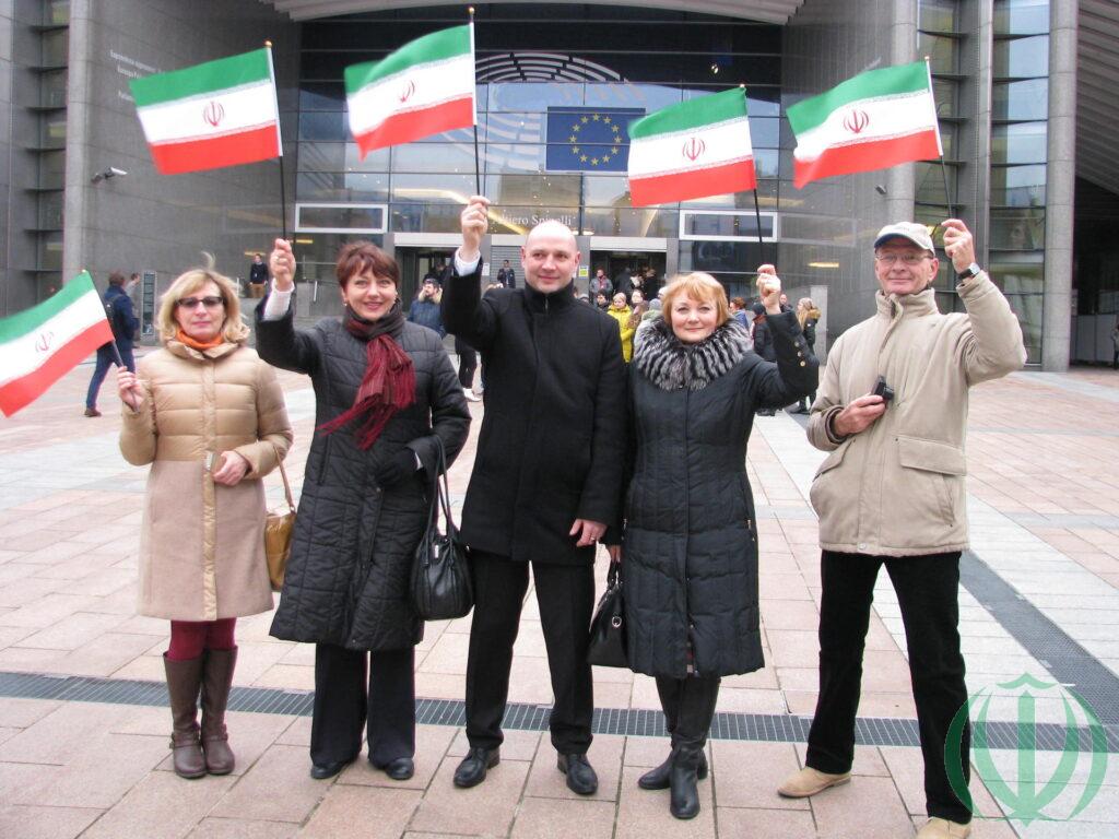 Нам десять лет