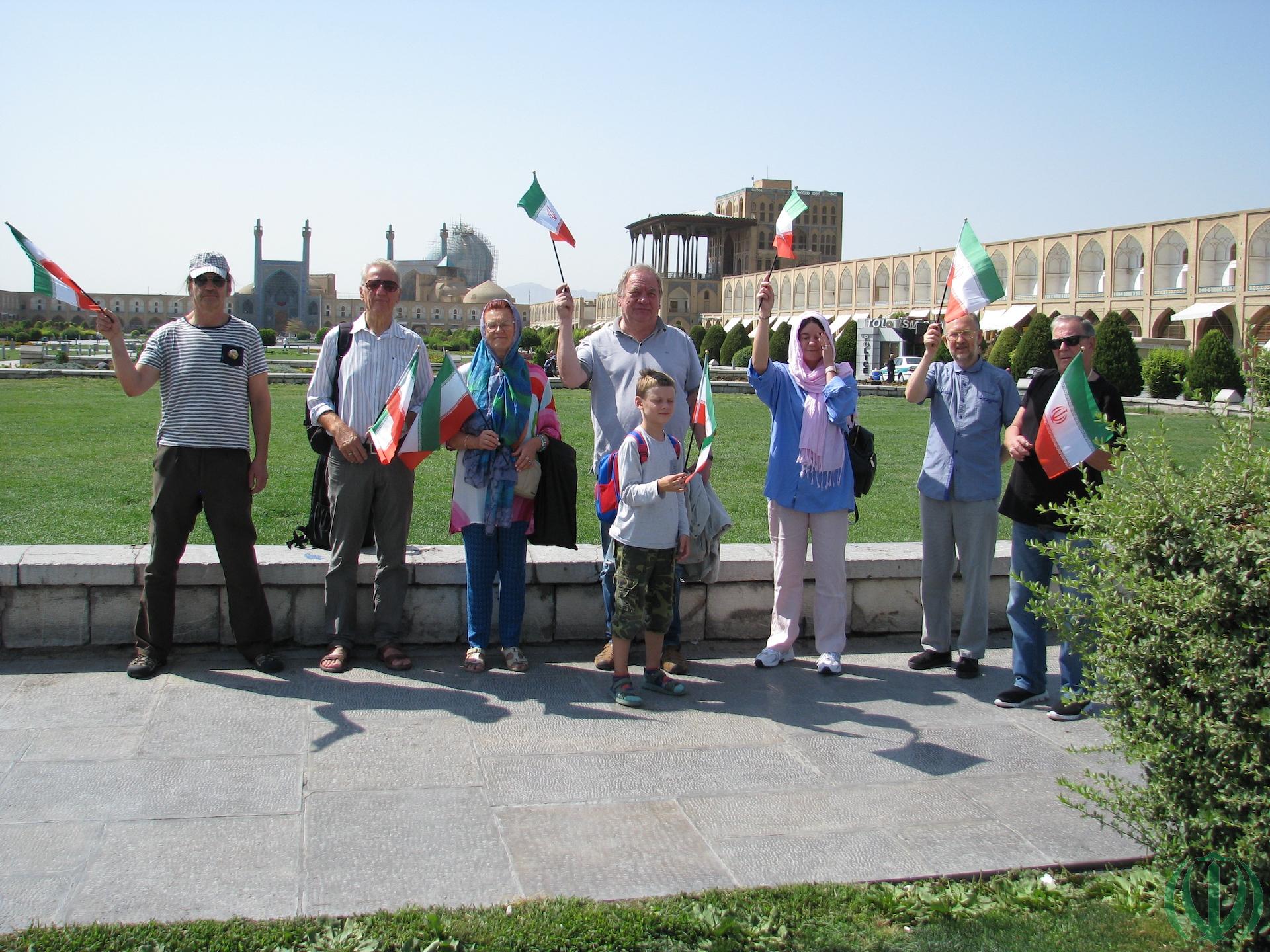 Нам десять лет. Благородный Исфахан. Нам десять лет. Благородный Исфахан.